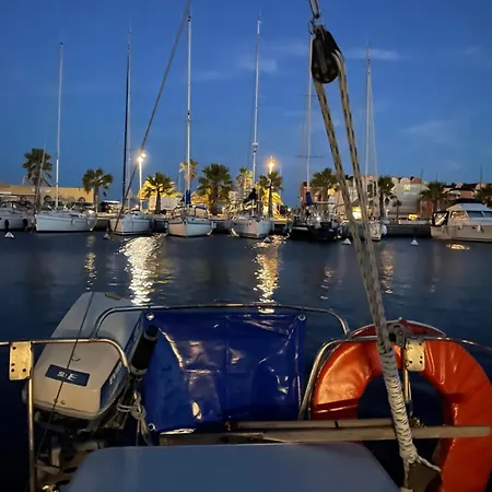 Symbiose Sur L'eau Båthotell Gruissan