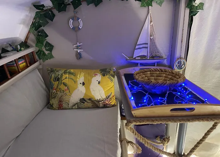 Symbiose Sur L'eau Hotel en barco Gruissan